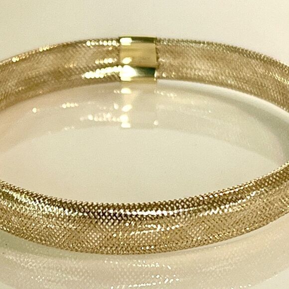 10K Woven Mesh Slip On Bracelet: An Elegant Accessory with Lifetime Guarantee - Picture 9 of 12